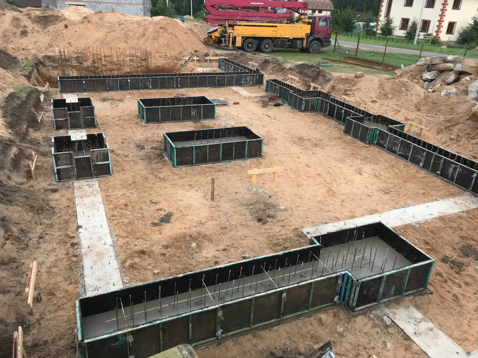 1618167122859318 1618167122859318